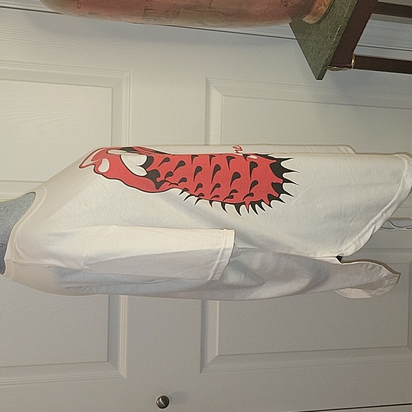 NWOT Grapic  Print Lips 💋 👅 Tongue Tunic Tshirt - Picture 4 of 9